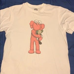 Kaws x Uniqlo T shirt size M